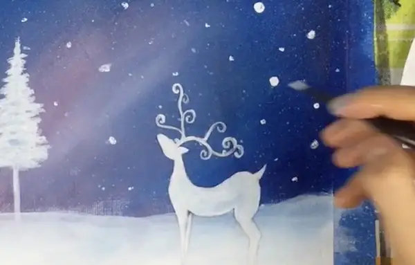 8. Paint in the reindeer