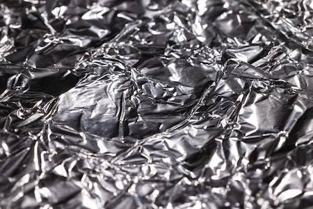 using aluminum foil as an acrylic paint palette 