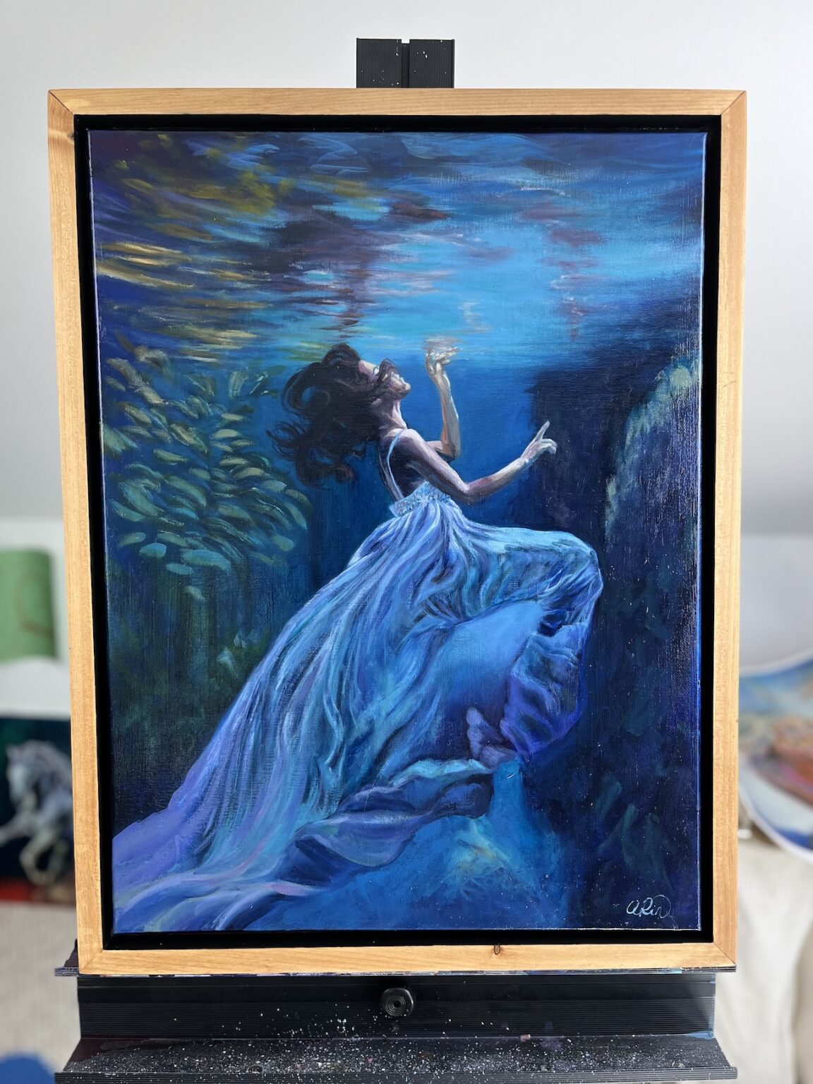 DIY Floating Frame For Canvas [That Actually Look Professional]